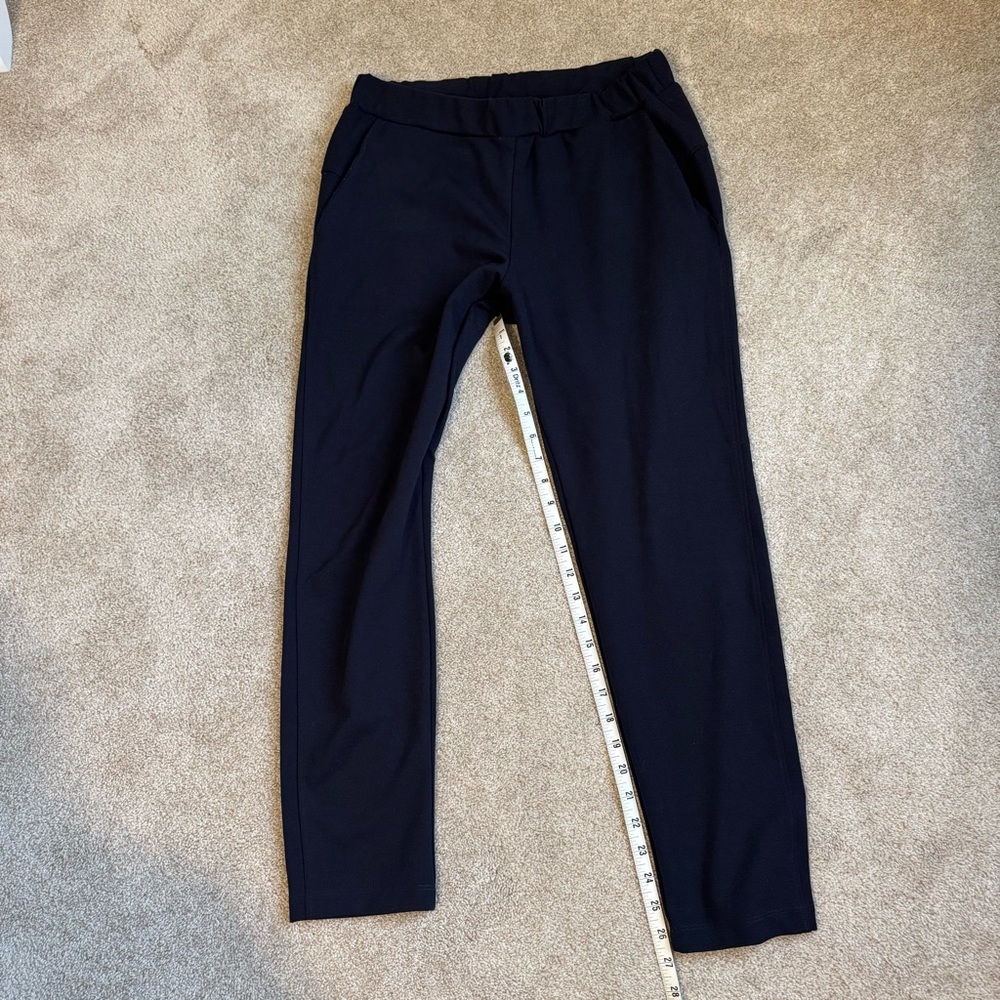 Elegant Black Women's Cropped Apartment Pants